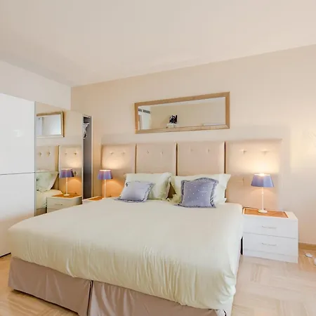 Gray D'albion Dutch Studio Apartment Cannes