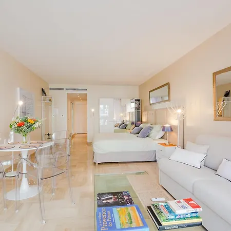 Gray D'albion Dutch Studio Apartman *